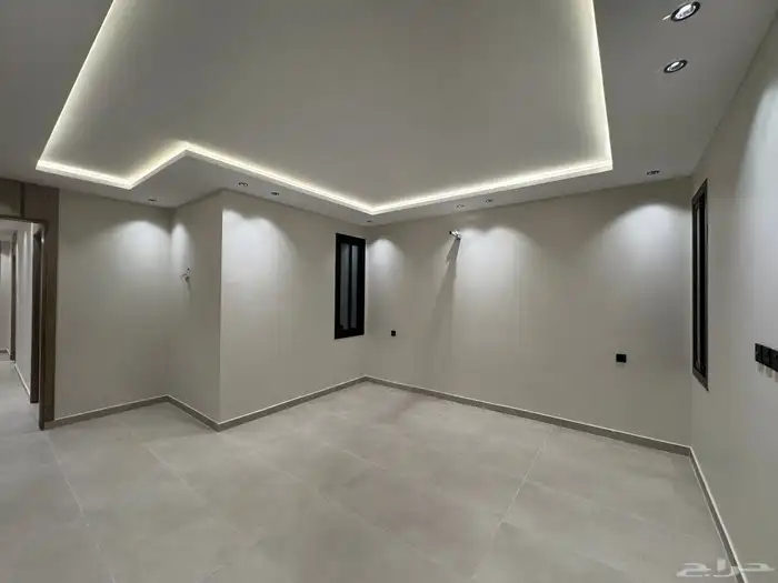 للبيع عمارة نظام شقق دورين وملحق في مخطط ولي العهد 4