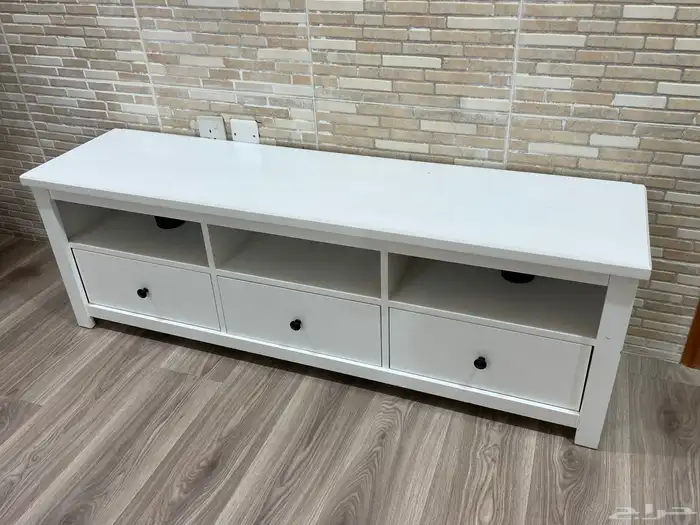 طاولة تلفزيون 1