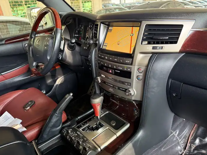 لكزس LX570 موديل 2014 فل 31