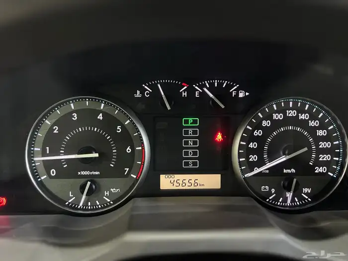تويوتا لاندكروزر جي اكس ار 2018 فل كامل سعودي ماشي 45 الف 8