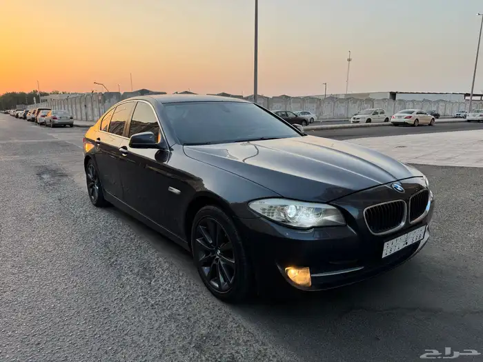 للبيع BMW 523 i موديل 2011 نظيفه 2