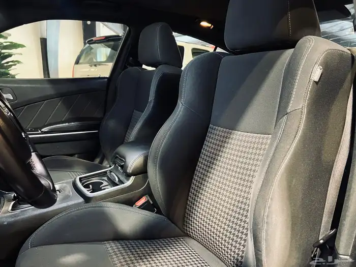 تشارجر 2019 V6 GT بحاله ممتازه 8