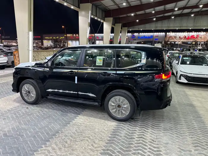تويوتا لاندكروزر الموديل2025 فل كامل وارد الكويتVX.S 6