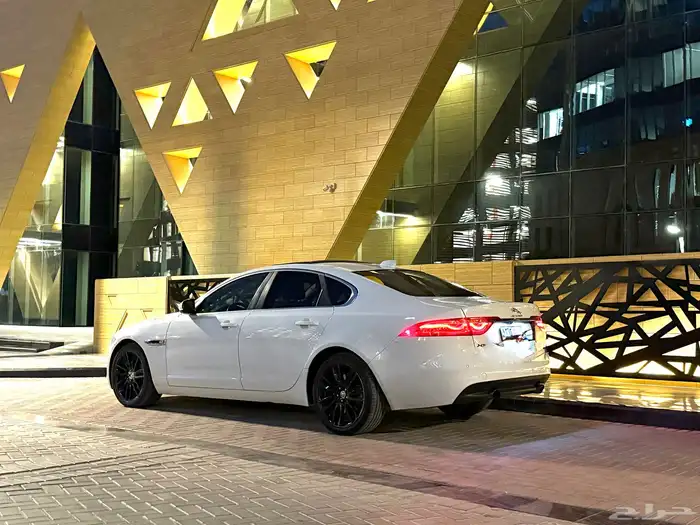 جاكوار 2018 XF 9