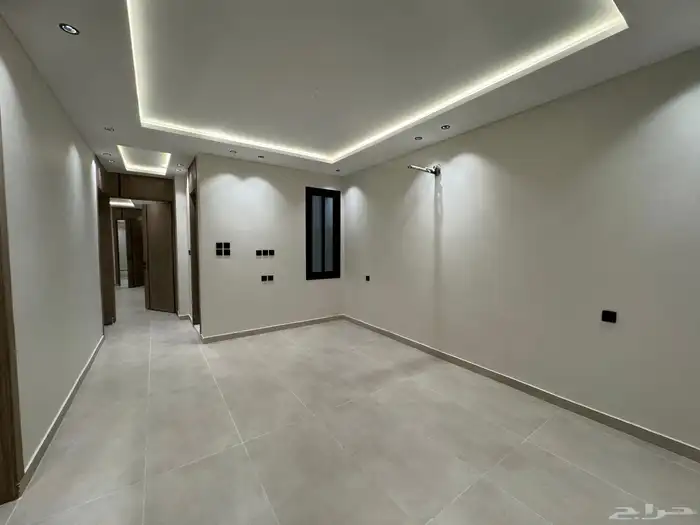 للبيع عمارة نظام شقق دورين وملحق في مخطط ولي العهد 8