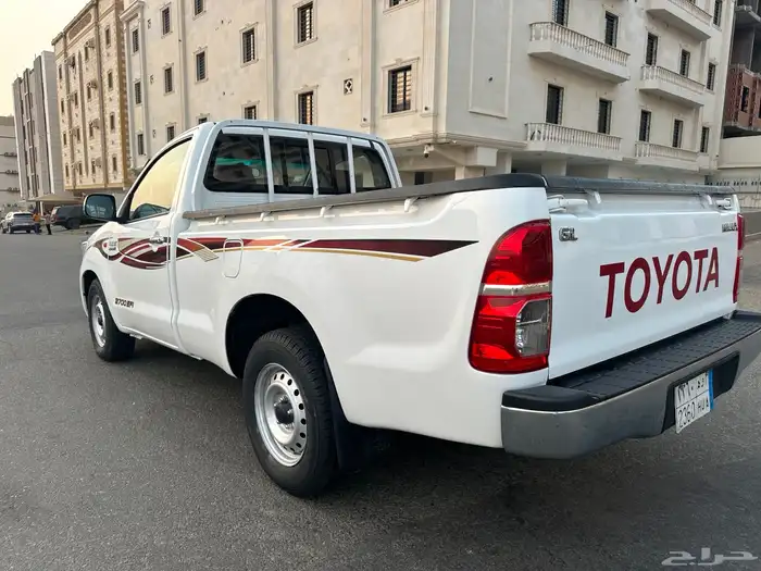 هايلوكس 2015 مخزنه نظيفه جدا 5