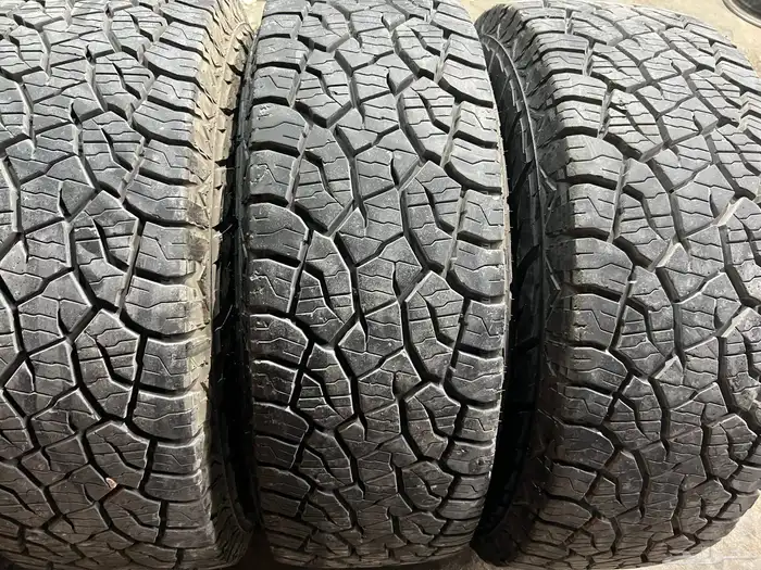 كفرات كومهو ربع حجري مقاس 285 70 17 14