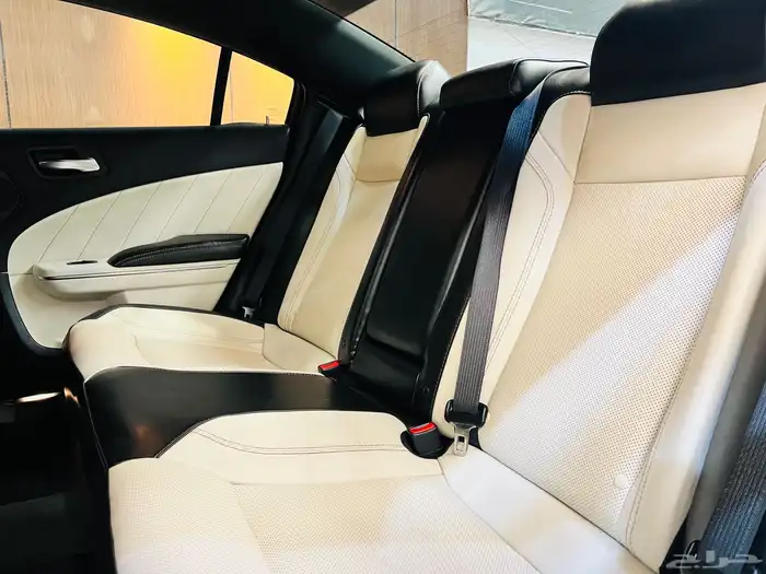 دودج تشارجر 2018 فل كامل V6 ( بحاله ممتازه) 11