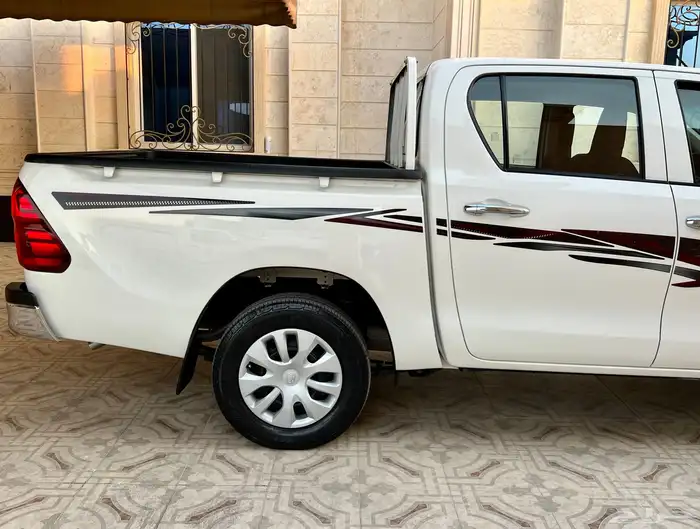 تويوتا هايلوكس 2022 GL ديزل عداد 79 الف 17