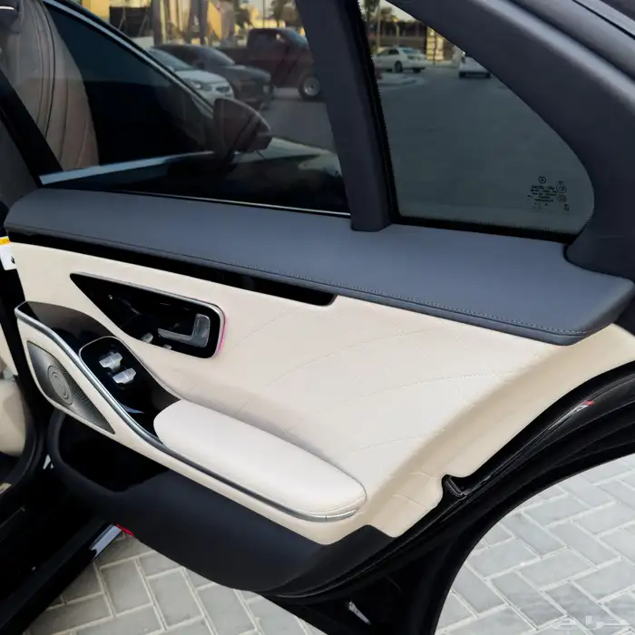 مرسيدس S580 V8 2021 - أسود داخلي بيج 18