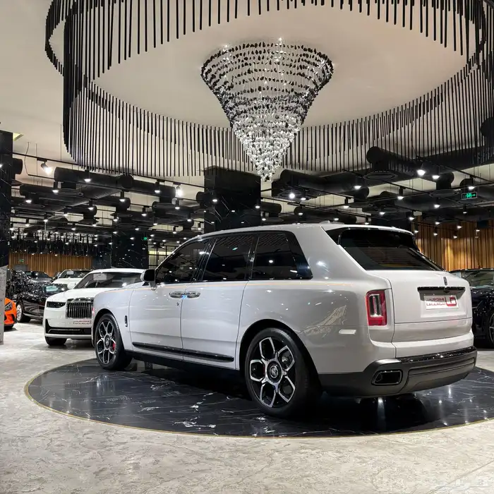 كولينان بلاك بادج - Rolls-Royce Cullinan Black Badge 2022 2