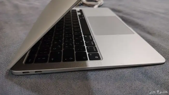 للبيع MacBook air m1 ماك بوك 7