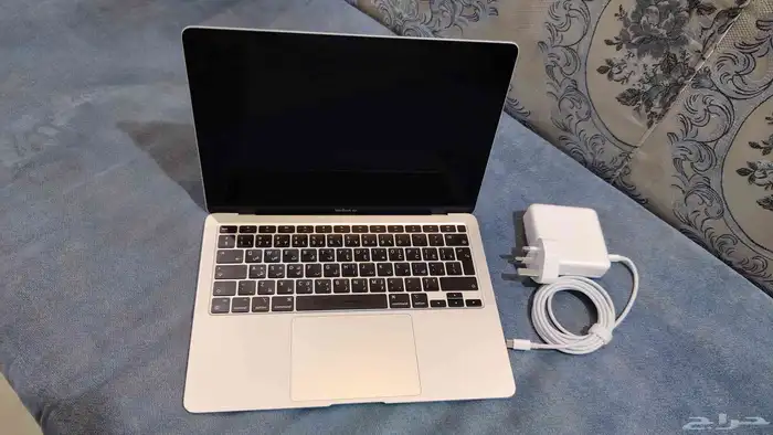 للبيع MacBook air m1 ماك بوك 3