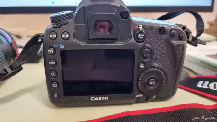 كاميرا كانون 5d mark iii مع عدسة 135mm 1 2 4