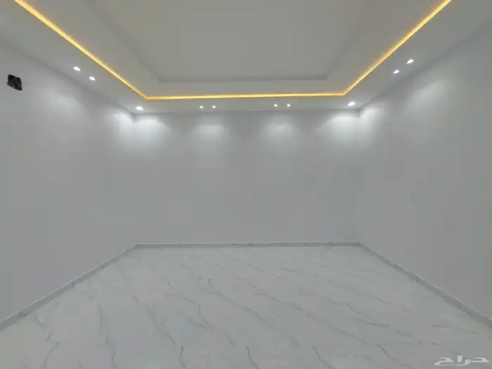 للبيع دور أرضي بصك 6