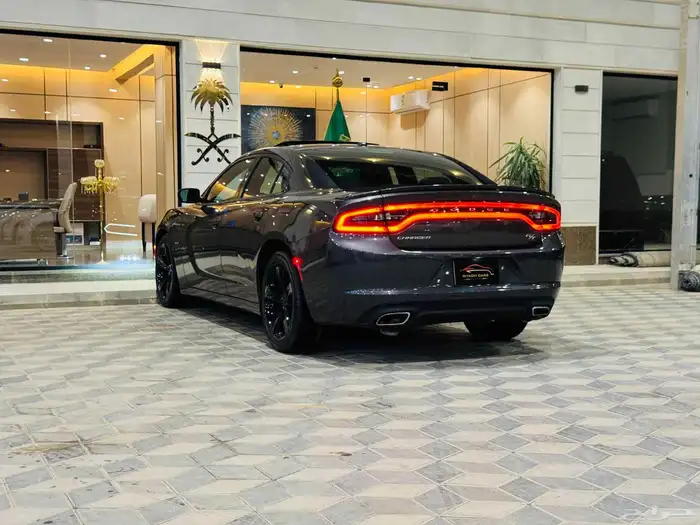 تشارجر RT 2016 سعودي V8 نظيف جدا 4