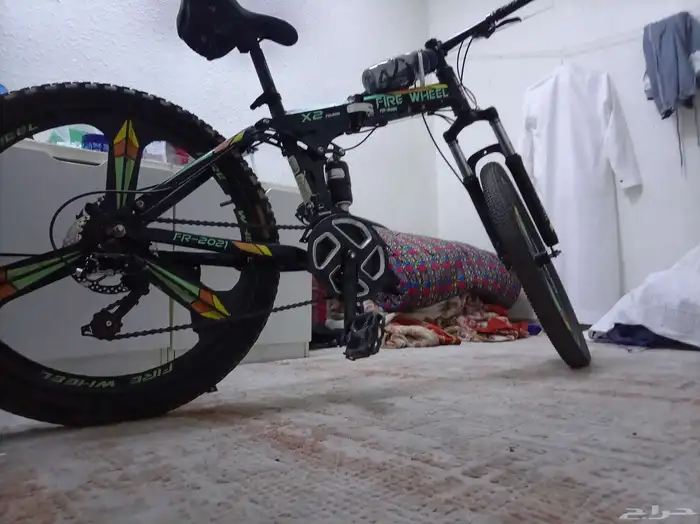 هذه الدراجه تحتوي على مساعدات اماميه وخلفيه وعند رحلاتك تت 2