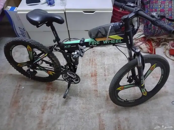 هذه الدراجه تحتوي على مساعدات اماميه وخلفيه وعند رحلاتك تت 0