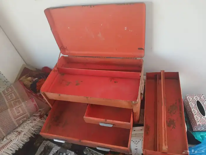 صندوق حديد قديم من الزمن الجميل لتواصل 3