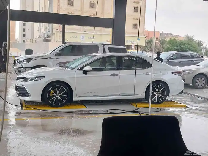 للبيع جنوط كامري هايبرد صيني درجه أولى وارد بانعيم مع كفراته 6