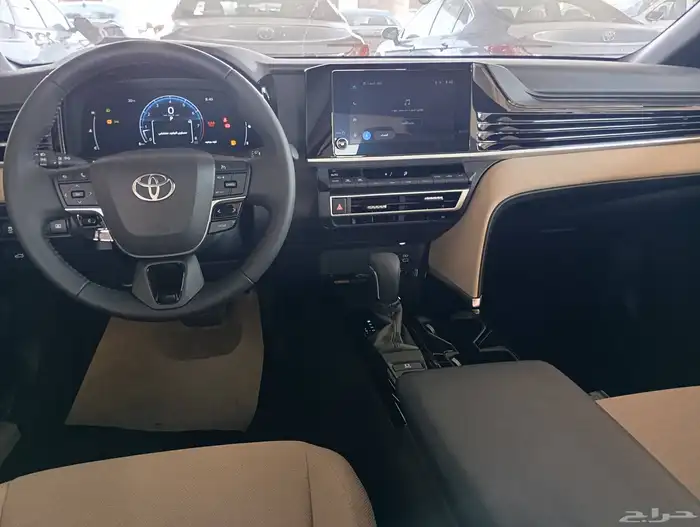 تويوتا كامري ال اي لون رمادي موديل 25 بنزين سعودي عبد اللطيف 4