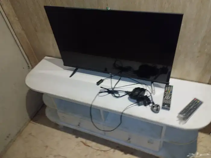 شاشه 32 مع ريسيفر وطالولة خشب 0