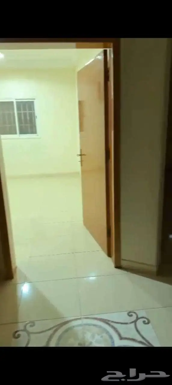 شقة بلاط اربع غرة وصالة وثلاث دورة مياه للعوايل بخميس مشيط 2