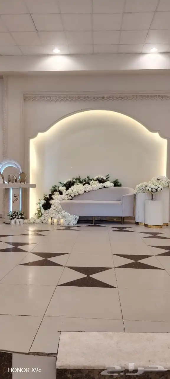 للحفلات والمناسبات للايجار كراسي خيام زال طاولات طعام سماعات 0