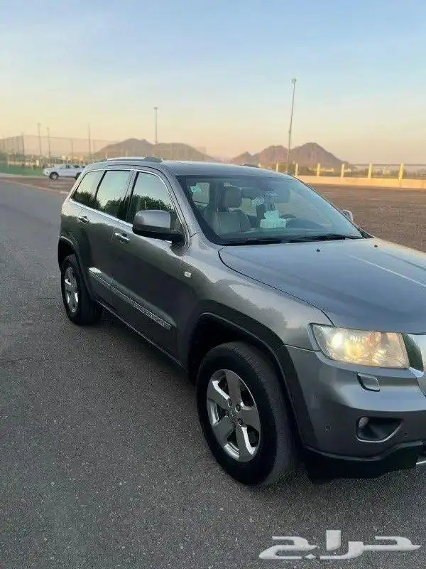 سيارة جراند جيب شيروكي 2013 Jeep Grand Cherokee 1