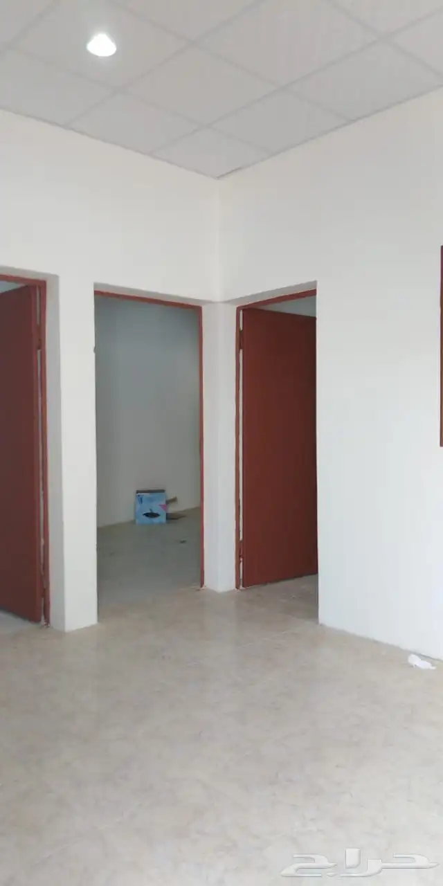 ثلاث محلات واستراحتين على شارعين فرصه 1