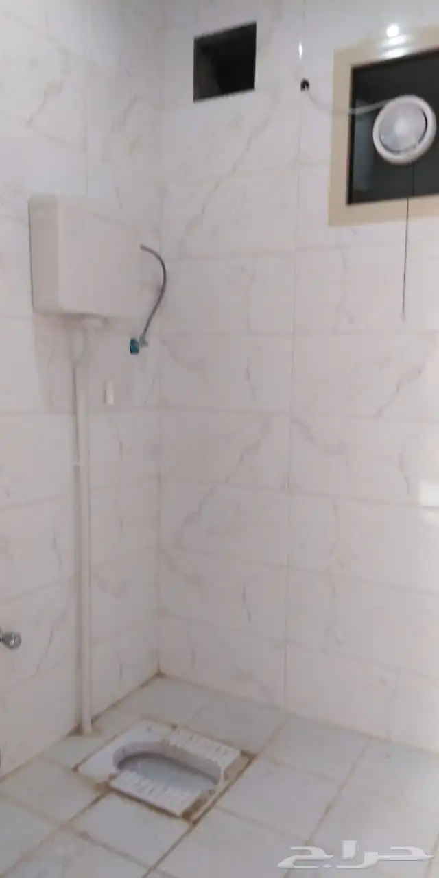 ثلاث محلات واستراحتين على شارعين فرصه 3