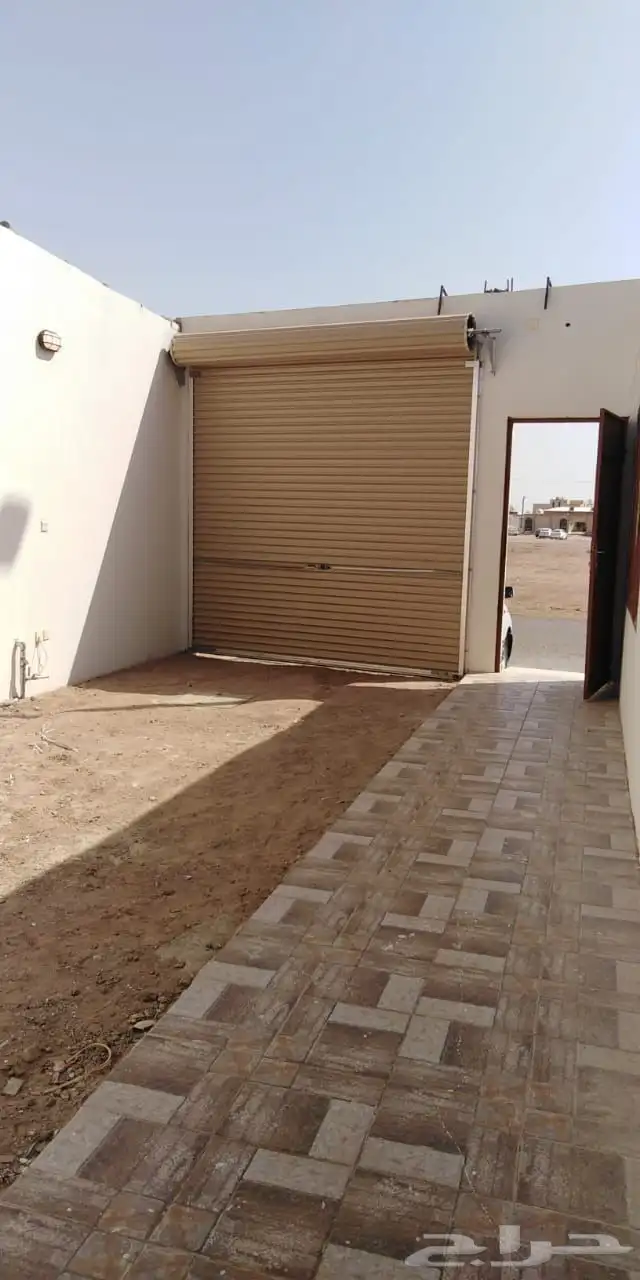 ثلاث محلات واستراحتين على شارعين فرصه 0