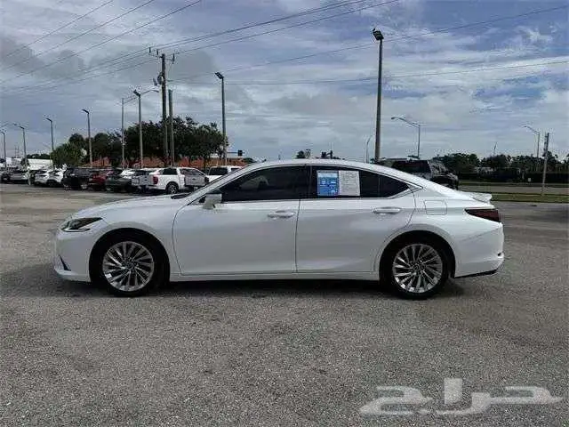 للبيع لكزس 350 الترا موديل 2022 Lexus ES 350 Ultra Luxury 5