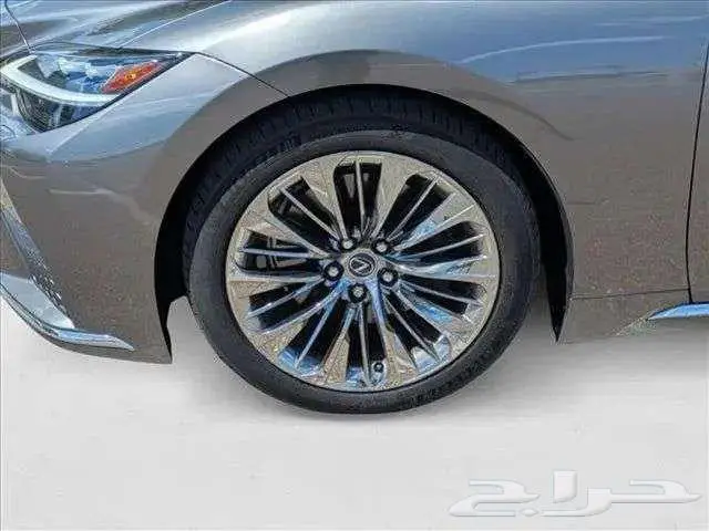 للبيع لكزس LS500 موديل 2023 Lexus LS 500 7