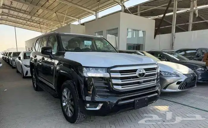 تويوتا- لاندكروزر- GXR4 -بنزين -سعودي -2025 -اسود-ابيض 5