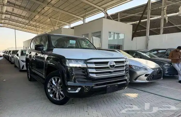 تويوتا- لاندكروزر- GXR4 -بنزين -سعودي -2025 -اسود-ابيض 4