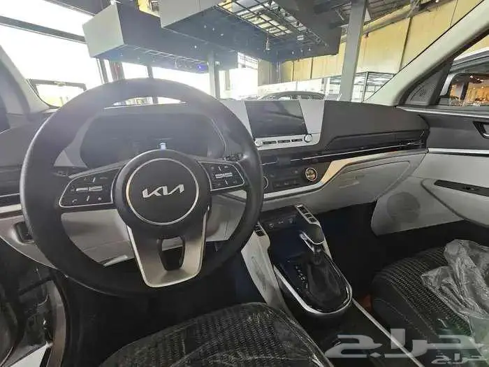 كيا كارينز استاندر مطور 2025 بسعر حصري من سفنز 8