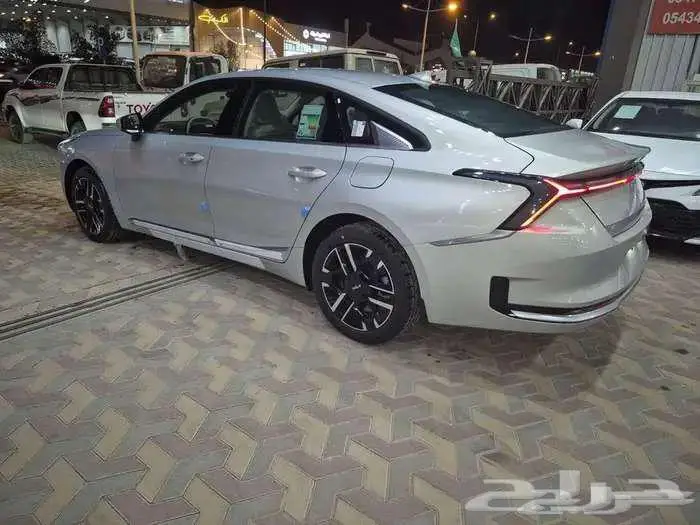 كيا K8 استندر GL بنزين 2026 1