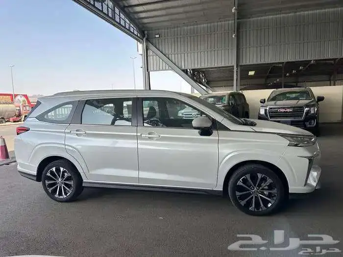 تويوتا فيلوز GLX 2025 6