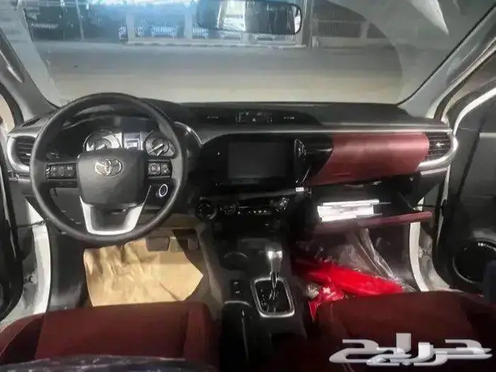 هايلكس بنزين دبل توماتيك فل كامل بصمه بريمي 2025 8