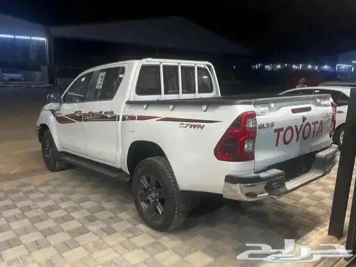 هايلكس بنزين دبل توماتيك فل كامل بصمه بريمي 2025 3