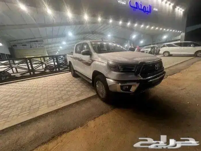 هايلكس بنزين دبل توماتيك فل كامل بصمه بريمي 2025 5