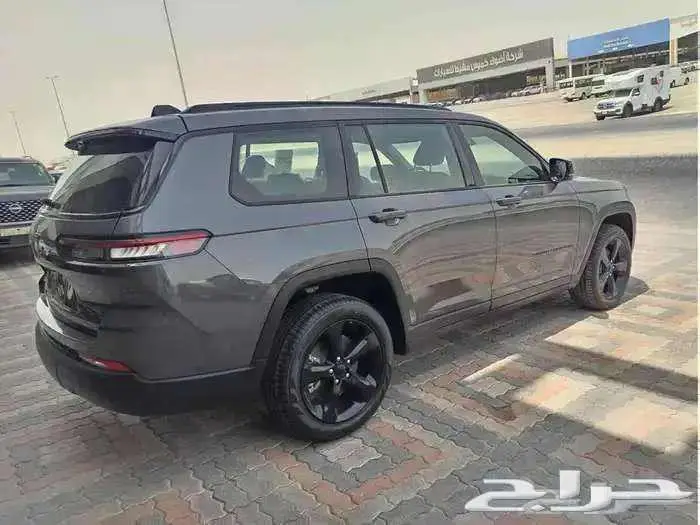جيب قراند شروكي 2023 محرك 3.6 التيتيود ضمان الوكيل 4