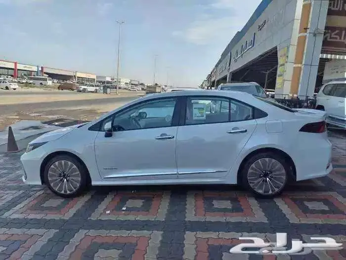 تويوتا كورولا 2025 محرك 2.0 EXECUTIVE عبداللطيف جميل 1