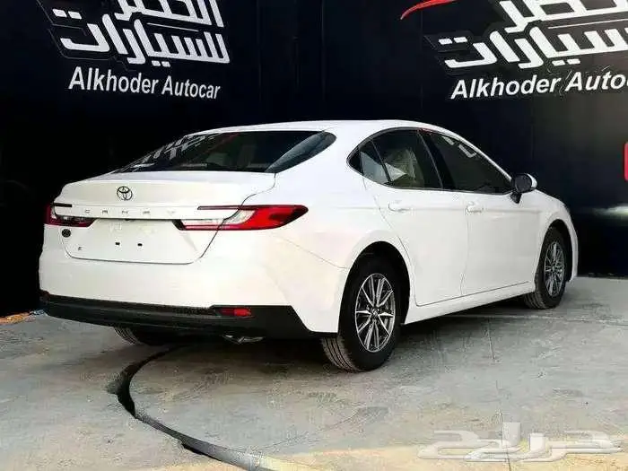 تويوتا كامري 2025 استاندر 9