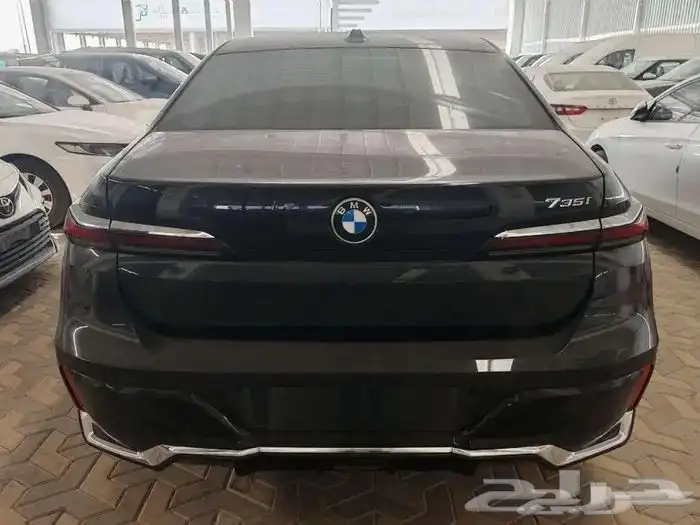 بي ام دبليو 735i موديل 2026 اسود رمادي خليجي 9
