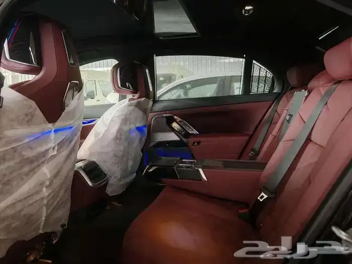 بي ام دبليو 735i موديل 2026 اسود رمادي خليجي 17
