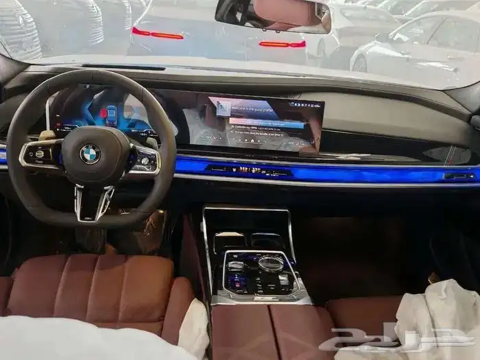 بي ام دبليو 735i موديل 2026 اسود رمادي خليجي 11