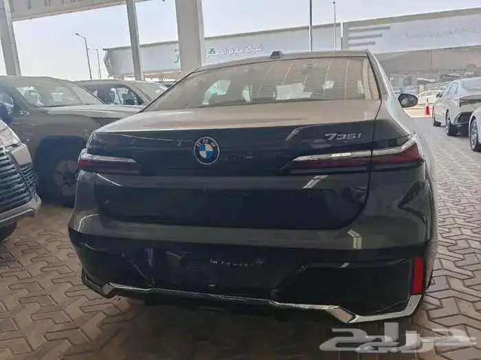 بي ام دبليو 735i موديل 2026 اسود رمادي خليجي 7