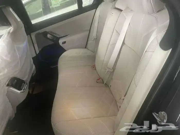 بي ام دبليو 735i موديل 2026 اسود رمادي خليجي 14